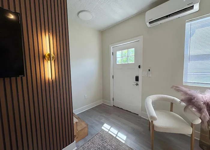 Luxury Downtown Townhouse *